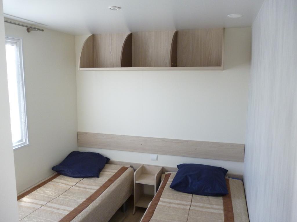 Auberge Des Etangs Roussent Ruang foto