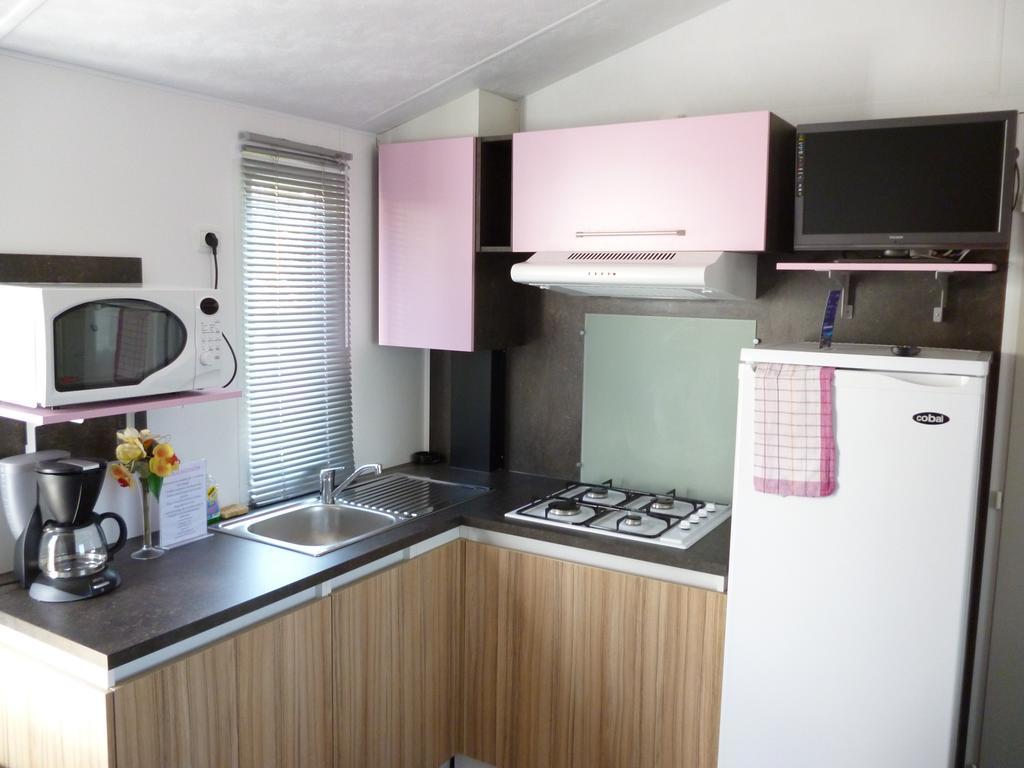 Auberge Des Etangs Roussent Ruang foto