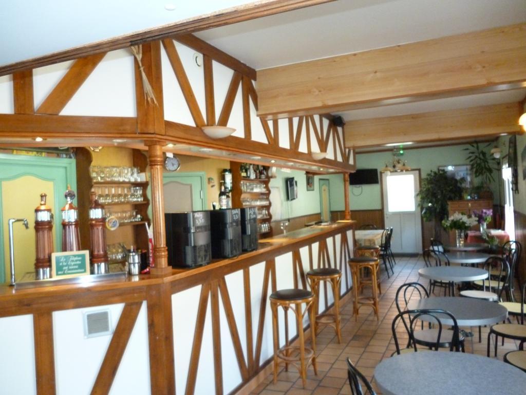 Auberge Des Etangs Roussent Ruang foto
