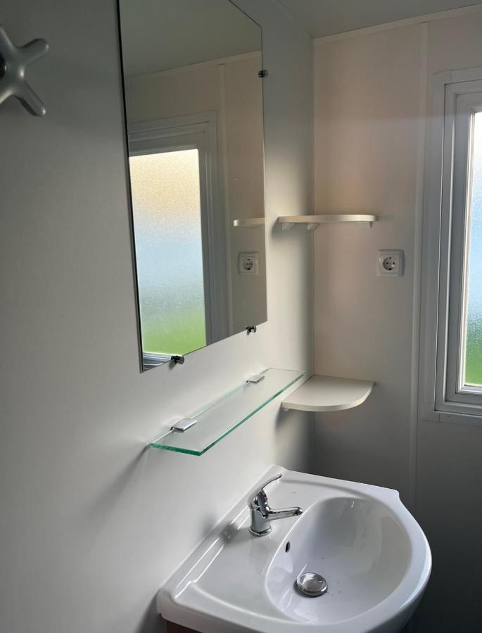 Auberge Des Etangs Roussent Bagian luar foto