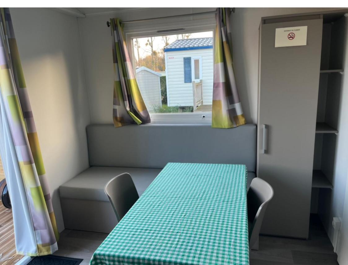 Auberge Des Etangs Roussent Bagian luar foto
