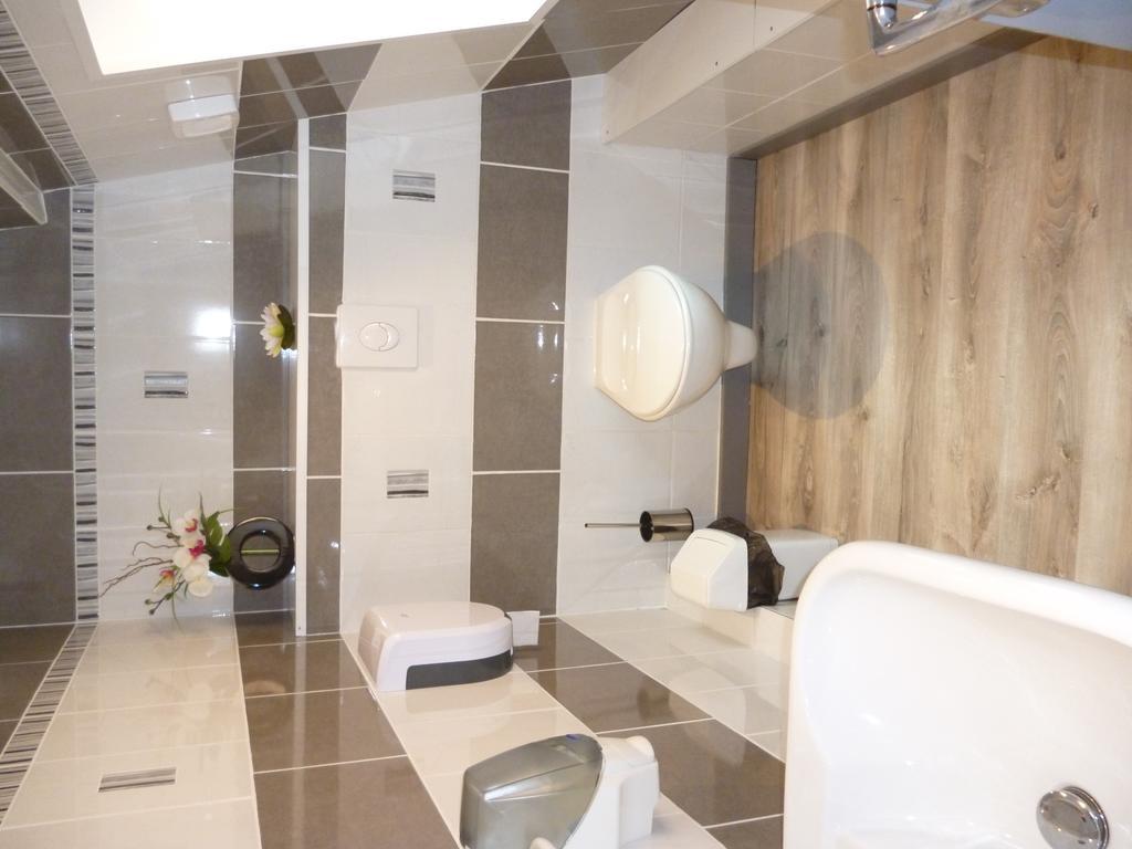 Auberge Des Etangs Roussent Bagian luar foto