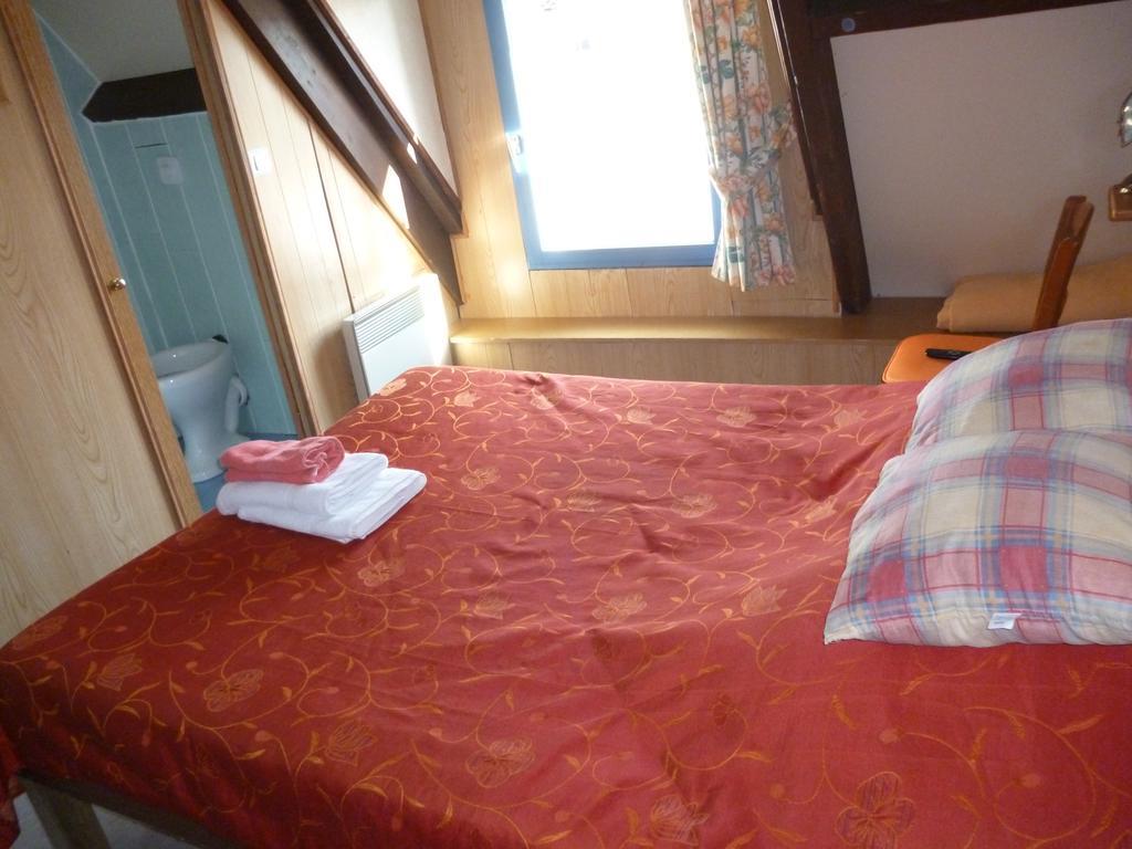 Auberge Des Etangs Roussent Bagian luar foto