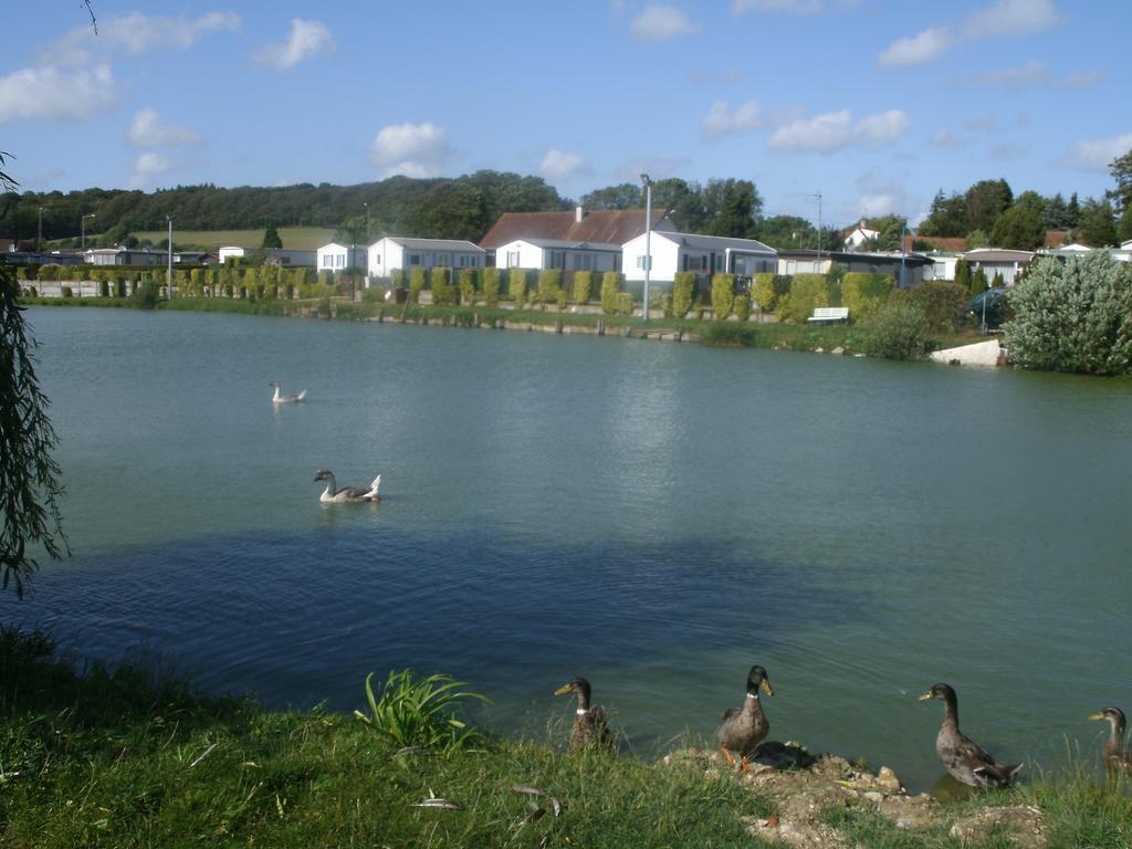 Auberge Des Etangs Roussent Bagian luar foto