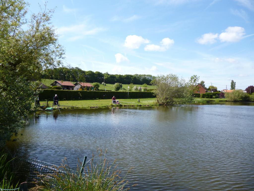 Auberge Des Etangs Roussent Bagian luar foto