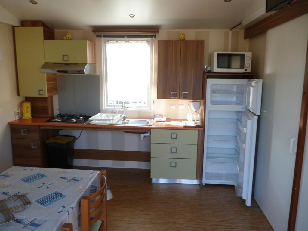 Auberge Des Etangs Roussent Bagian luar foto